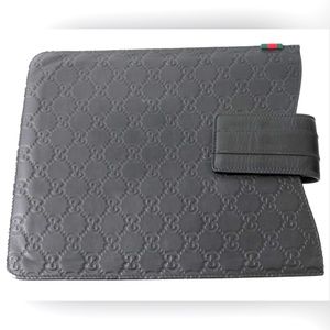 Excellent condition 💯 authentic Gucci iPad case